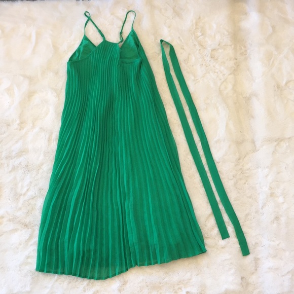 VS Green Pleated Dress - Picture 4 of 5